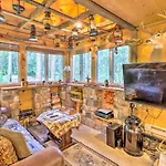 Secluded And Quiet Pocono Mountain Cabin With Hot Tub!