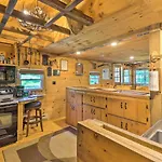 Secluded And Quiet Pocono Mountain Cabin With Hot Tub!