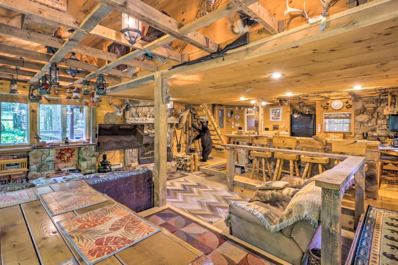 Secluded And Quiet Pocono Mountain With Hot Tub! Holiday home
