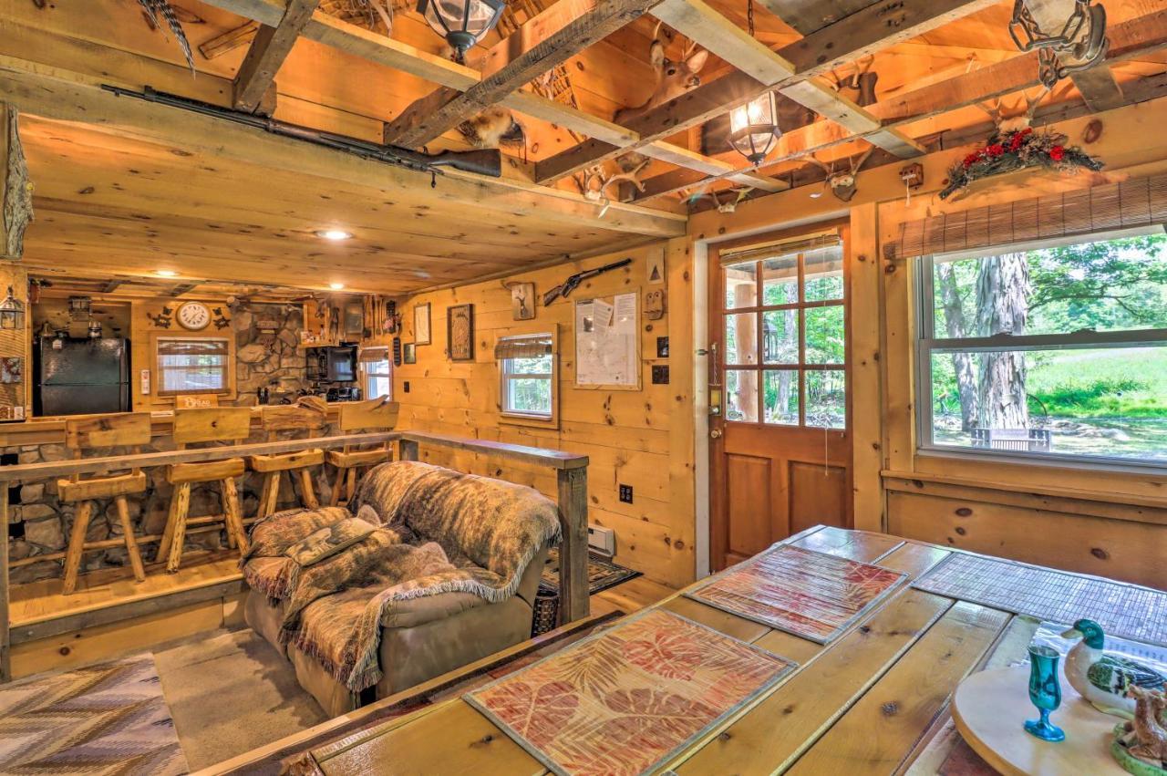 Holiday home Secluded And Quiet Pocono Mountain With Hot Tub! Kunkletown