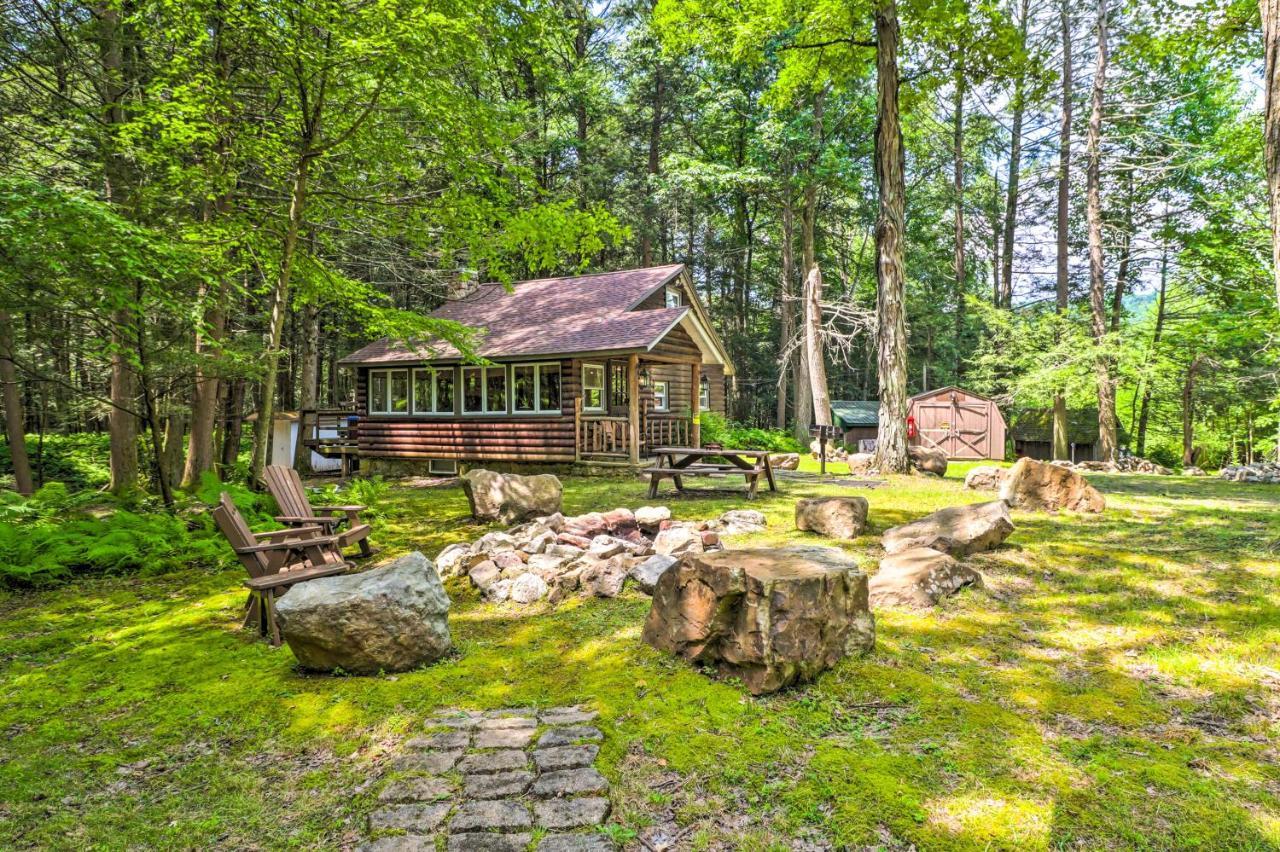 Holiday home Secluded And Quiet Pocono Mountain With Hot Tub! Kunkletown