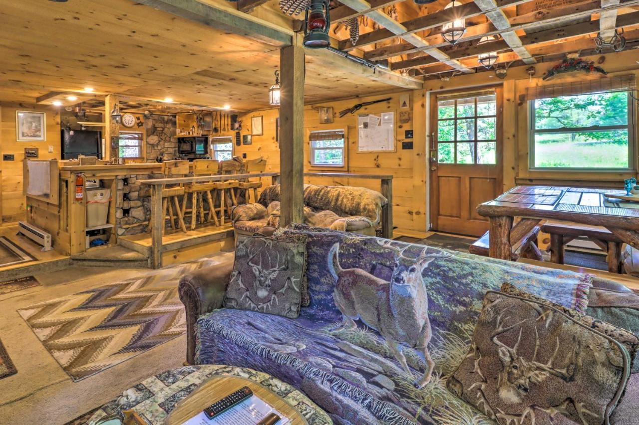 Secluded And Quiet Pocono Mountain With Hot Tub! Holiday home