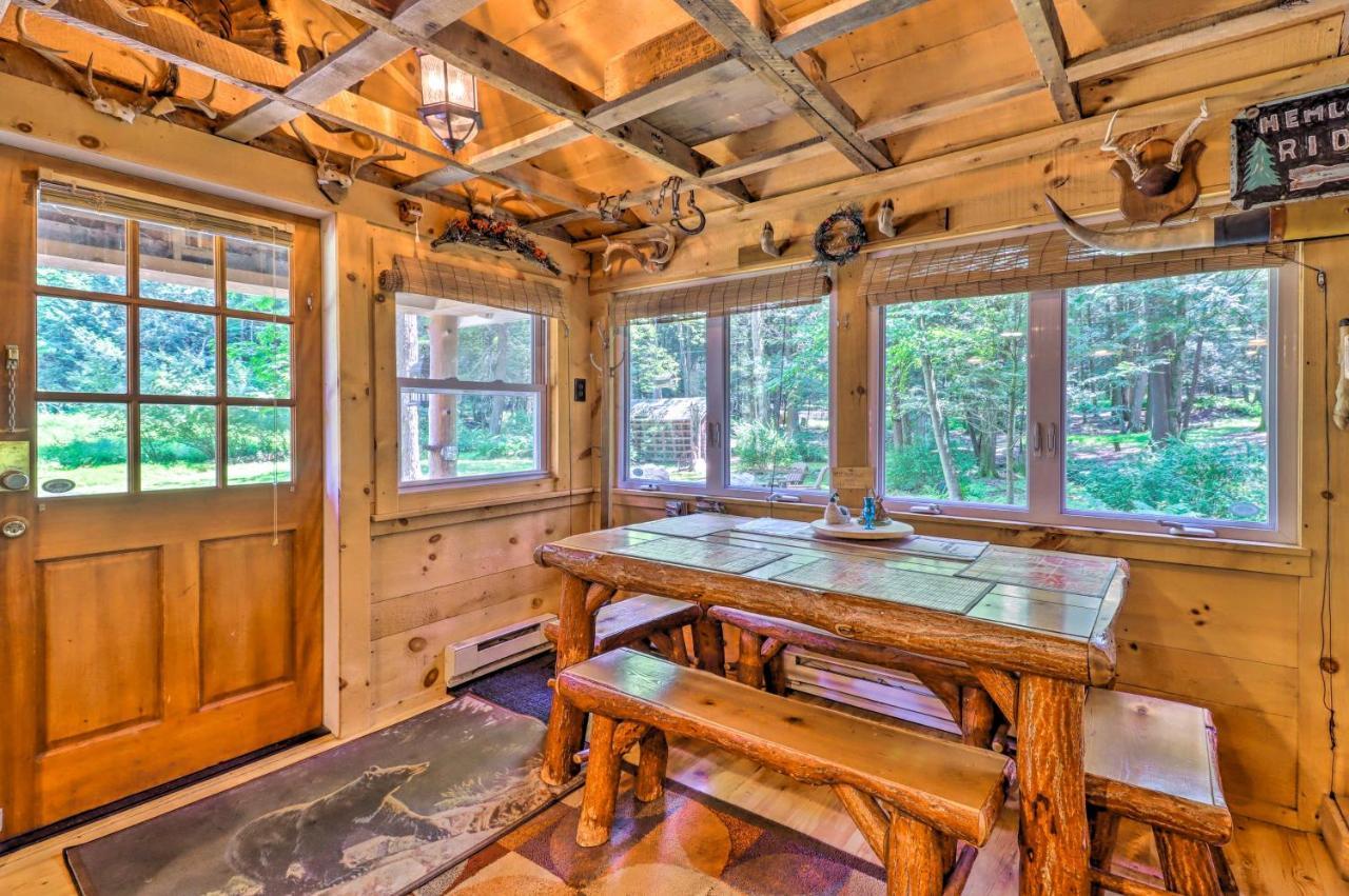 Holiday home Secluded And Quiet Pocono Mountain With Hot Tub! Kunkletown