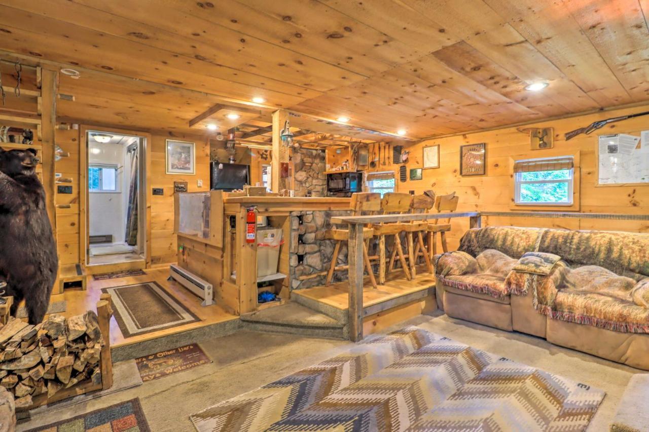 Secluded And Quiet Pocono Mountain With Hot Tub! Holiday home