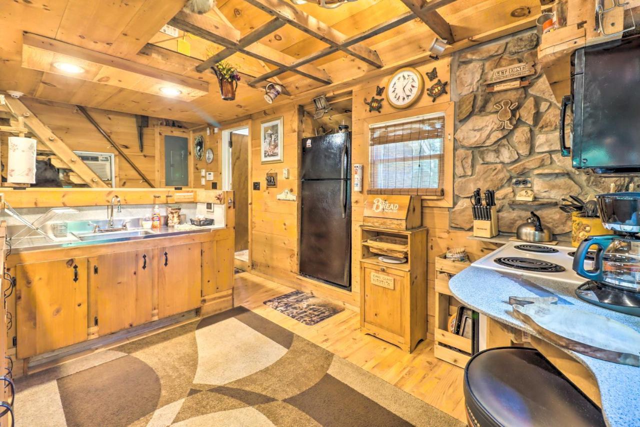 Holiday home Secluded And Quiet Pocono Mountain With Hot Tub! *