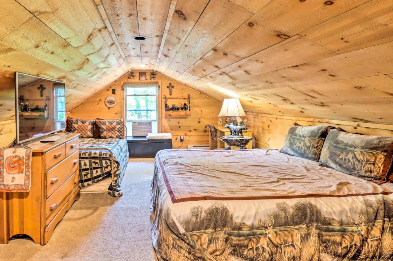 Secluded And Quiet Pocono Mountain With Hot Tub! *
