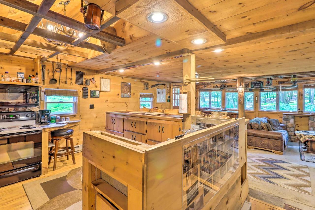 Secluded And Quiet Pocono Mountain With Hot Tub! *
