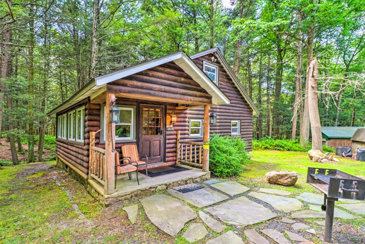Secluded And Quiet Pocono Mountain With Hot Tub! Holiday home Kunkletown