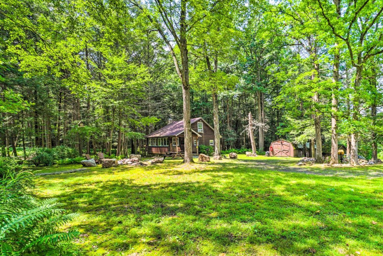 Secluded And Quiet Pocono Mountain With Hot Tub!